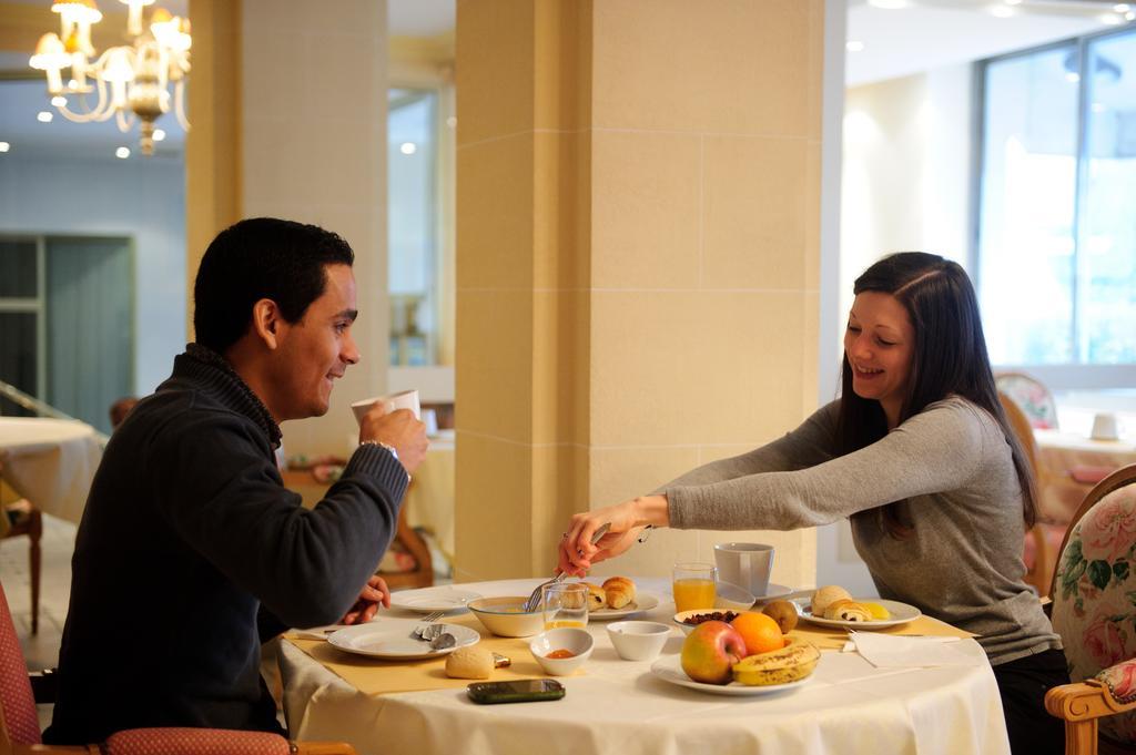 Le Grand Hotel Saint-Quentin  Bagian luar foto