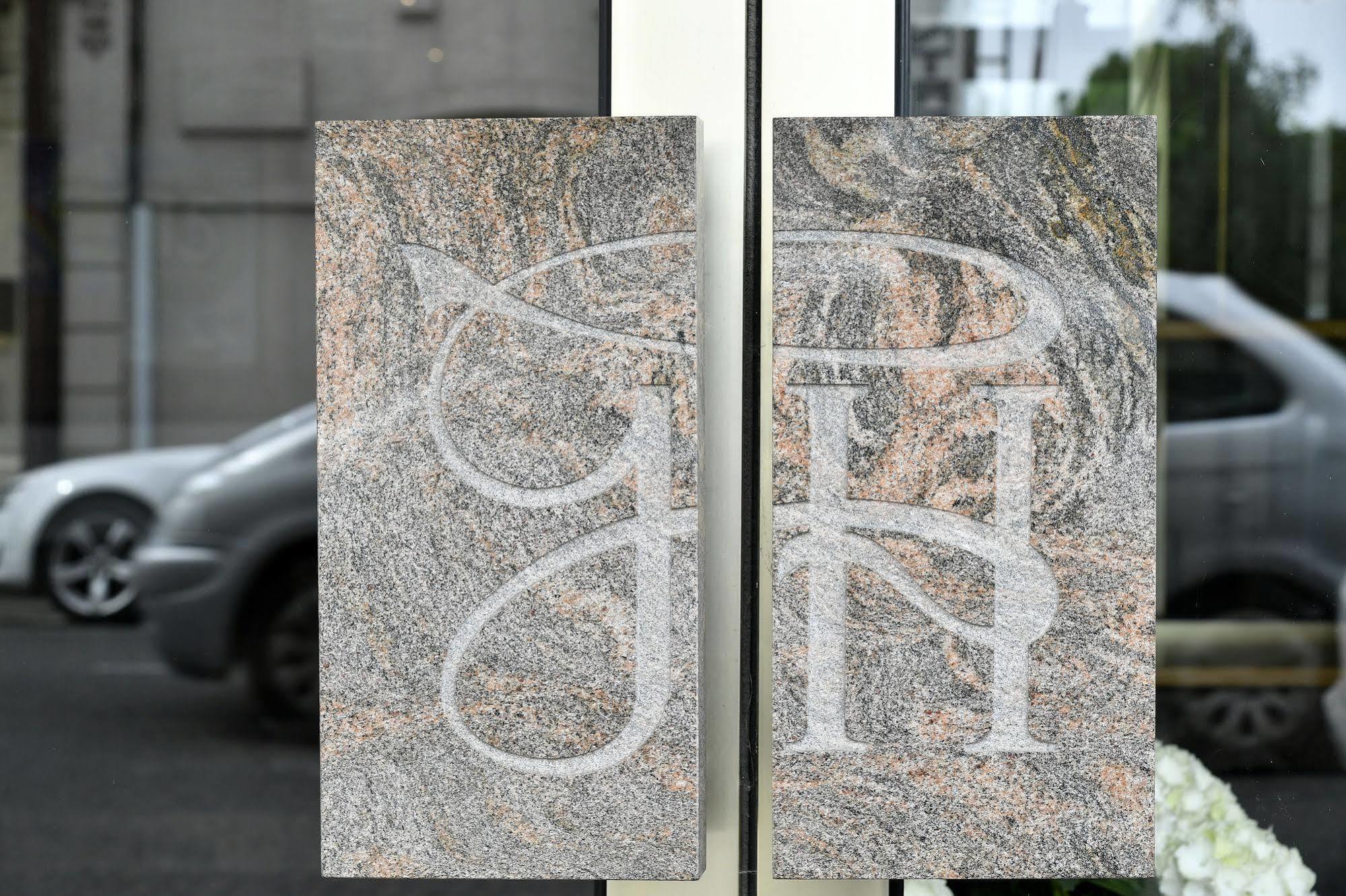 Le Grand Hotel Saint-Quentin  Bagian luar foto