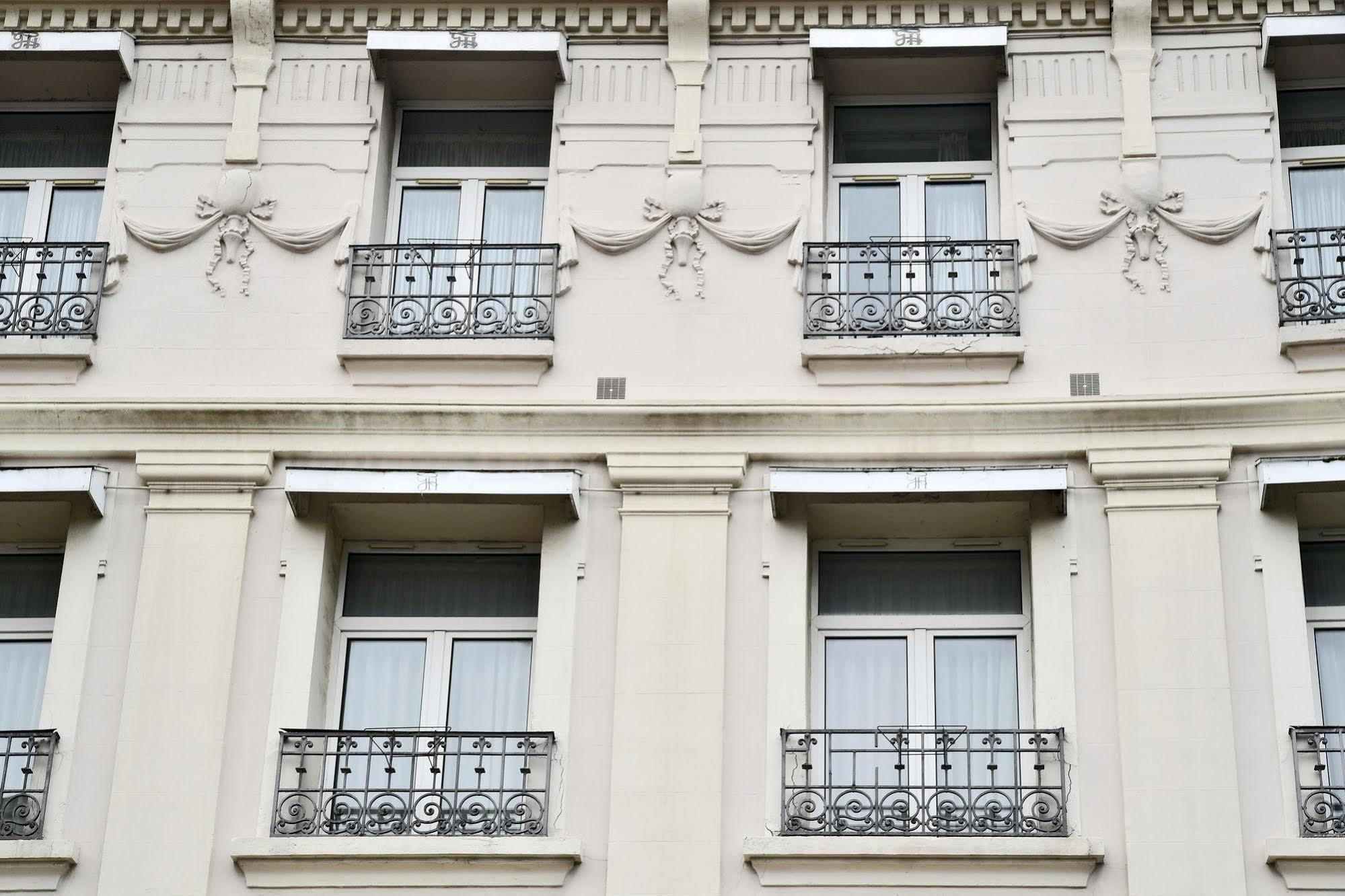 Le Grand Hotel Saint-Quentin  Bagian luar foto