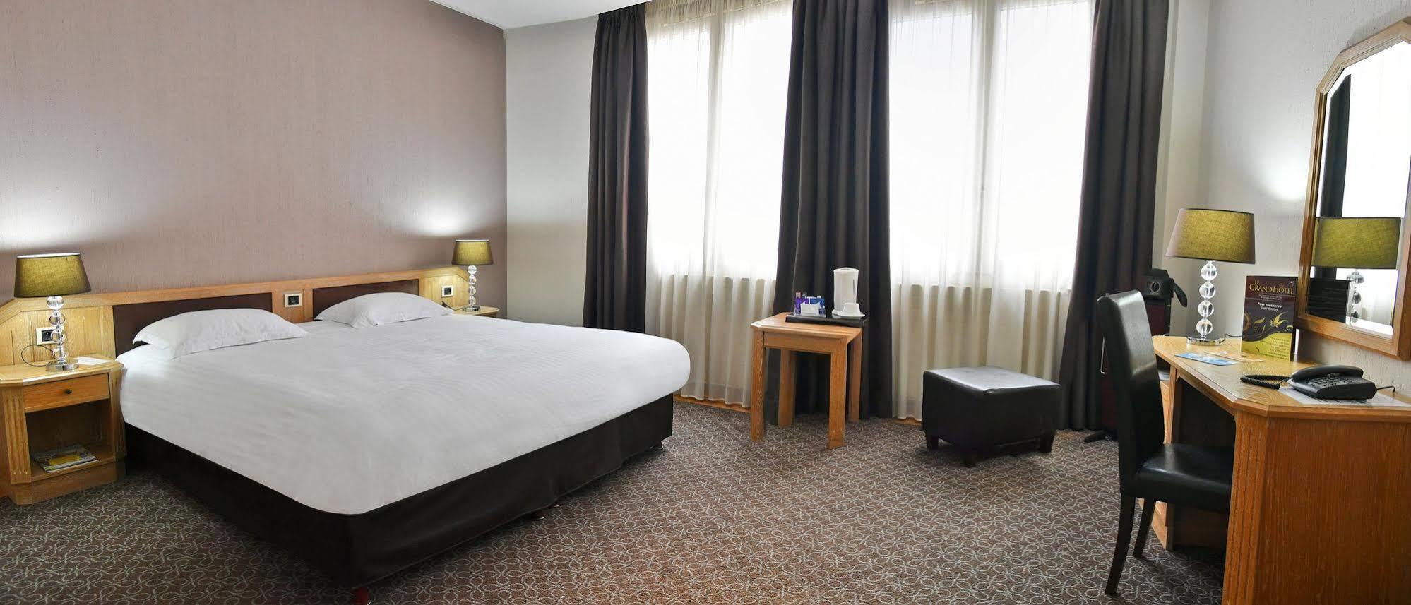 Le Grand Hotel Saint-Quentin  Bagian luar foto