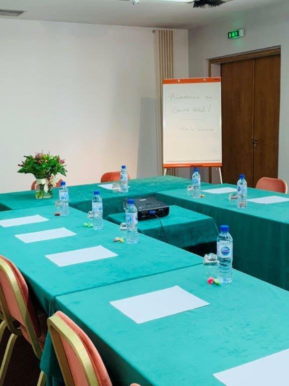Le Grand Hotel Saint-Quentin  Bagian luar foto
